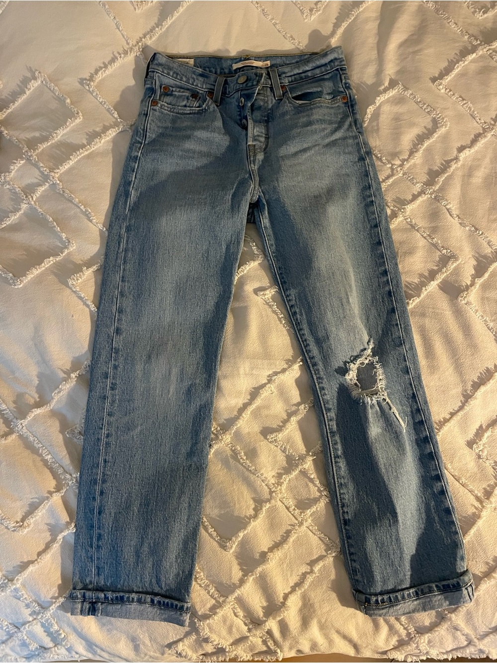 Levi’s Wedgie Straight Ripped Jeans (W25 L26)